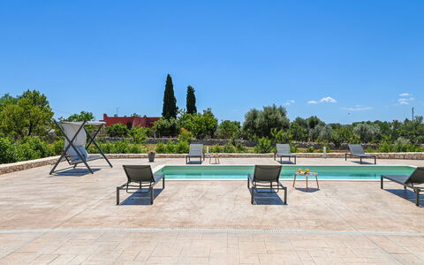 Villa Normanni: Cielo, Propiedad, Agua, Árbol, Mueble Para Exteriores, Sombra, Planta, Diseño Urbano, Paisaje, Ocio