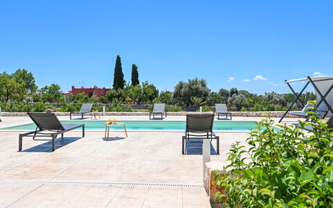 Villa Normanni: Cielo, Azur, Planta, Sombra, Piscina, El Terreno Del Lote, Diseño Urbano, Mueble Para Exteriores, Árbol, Ocio