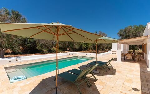 Villa Jolie: Mueble Para Exteriores, Piscina, Mueble, Paraguas, Sombra, Silla, Recurso, Eco Hotel, Diseño, Paisajismo