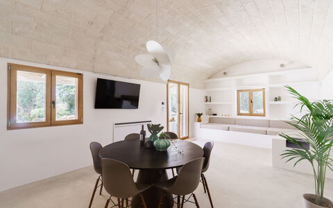 Villa Jolie: Piso, Diseño De Interiores, Mueble, Techo, Suelo, Encendiendo, Habitación, Lámpara, Silla, Sala