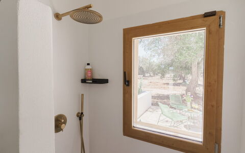 Villa Jolie: Pared, Madera, Habitación, Vaso, Manchas De Madera, Techo, Madera Dura, Moldura, Espejo, La Luz Del Día