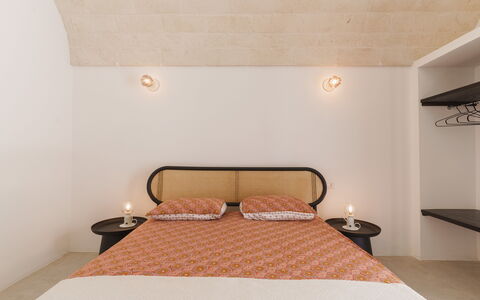 Villa Jolie: Pared, Diseño De Interiores, Mueble, Techo, Piso, Habitación, Suelo, Cama, Encendiendo, Habitación