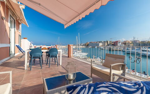Sospiri Sul Mare: Cielo, Agua, Propiedad, Edificio, Azul, Azur, Sombra, Mueble Para Exteriores, Mesa, Piscina