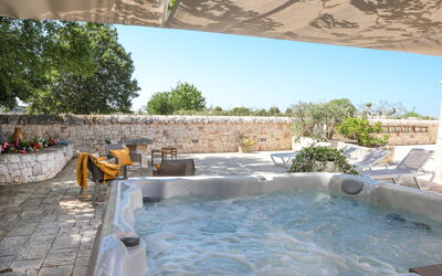 Country Trullo Rosso With Jacuzzi Alberobello: Agua, Propiedad, Cielo, Planta, Piscina, Bañera, Árbol, Material Compuesto, Sombra, Ocio