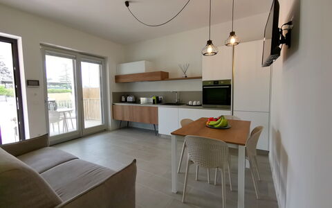 Apartments In Villa Selva, Locorotondo, Puglia: Mesa, Mueble, Gabinetes, Ventana, Edificio, Planta, Madera, Mostrador, Arquitectura, Diseño De Interiores