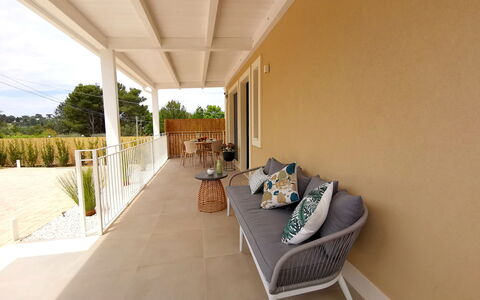 Apartments In Villa Selva, Locorotondo, Puglia: Planta, Diseño De Interiores, Árbol, Madera, Edificio, Sombra, Planta De Casa, Suelo, Porche, Bienes Raíces