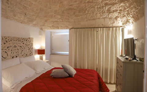 Country Trullo Verde, Wifi, Alberobello: Mueble, Propiedad, Edificio, Comodidad, Encendiendo, Madera, Textil, Diseño De Interiores, Marco De La Cama, Gabinetes