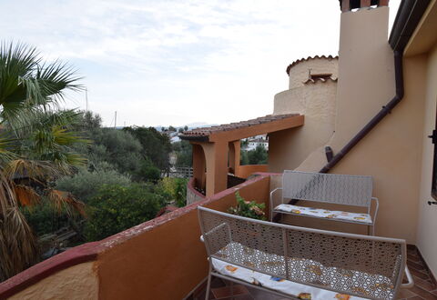 Appartamento Faro In Budoni: Cielo, Propiedad, Edificio, Nube, Planta, Madera, Barrio Residencial, Bienes Raíces, Diseño Urbano, Fachada