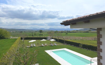 Villa Mariarosaria - Dimora Esclusiva con Piscina: Piscina, Césped, Jardín, Inmuebles, Hacienda, Yarda, Casa De Campo, Recurso, Patio Interior, Patio