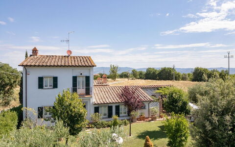 Villa Elena: Cielo, Edificio, Casa, Barrio Residencial, Techo, Casa, Arbusto, Cabaña, El Terreno Del Lote