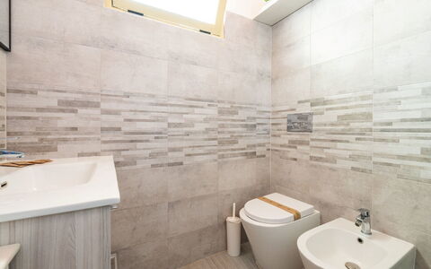 Doxina: Piso, Suelo, Arreglo De Tubería, Asiento Del Baño, Baño, Baño, Diseño De Interiores, Loseta, Plomería