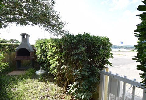 Casa Gavina 2 Seaside Alghero: Arbusto, Plantas Leñosas, Jardín, Sombra, Paisajismo, Cobertura, Patio Interior, Cerca, Inicio De Esgrima, Hojas Perennes