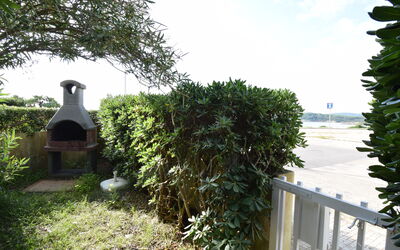 Casa Gavina 2 Seaside Alghero: Arbusto, Plantas Leñosas, Jardín, Sombra, Paisajismo, Cobertura, Patio Interior, Cerca, Inicio De Esgrima, Hojas Perennes