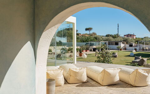 Marina di Sorso 651: Planta, Cielo, Sombra, Casa, Pared, Árbol, Edificio, Paisaje, Tintes Y Sombras, Mueble Para Exteriores