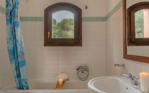 Apartments In Country Village Near Stintino: Arreglo De Tubería, Baño, Lavabo Del Baño, Diseño De Interiores, Lavabo, Grifo, Piso, Suelo, Plomería, Espejo