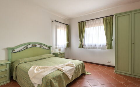 Apartments In Country Village Near Stintino: Cama, Diseño De Interiores, Mueble, Habitación, Piso, Suelo, Sábana, Techo, Madera, Habitación