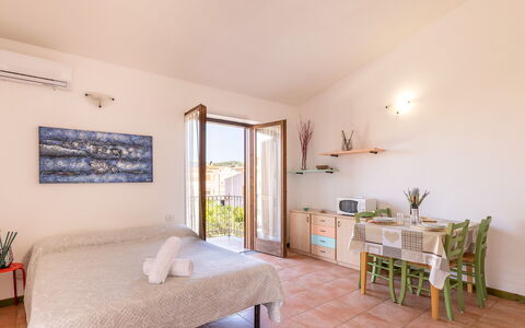Casa Pavoncelle Apartments In Gallura: Pared, Departamento, Casa, Balcón, Silla, Planta De Casa, Porche, Hotel, Mueble Para Exteriores, Villa