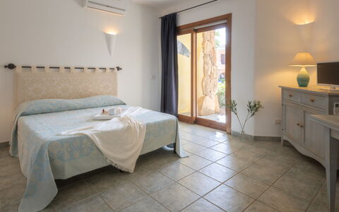 Casa D'orso Green Village Sardegna: Mueble, Propiedad, Gabinetes, Comodidad, Mesa, Madera, Diseño De Interiores, Encendiendo, Piso, Edificio