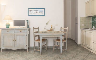 Casa D'orso Green Village Sardegna: Mesa, Gabinetes, Mueble, Propiedad, Edificio, Escritorio, Cajón, Silla, Encendiendo, Escritorio De Computadora