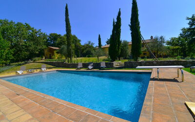 Villa Il Troscione: Azul, Piscina, Sombra, Jardín, Paisajismo, Recurso, Mueble Para Exteriores, Fuente De Agua, Hacienda, Patio Interior