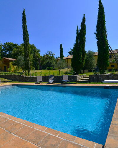 Villa Il Troscione: Azul, Piscina, Sombra, Jardín, Paisajismo, Recurso, Mueble Para Exteriores, Fuente De Agua, Hacienda, Patio Interior