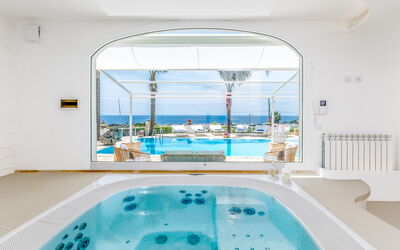 Villa Solemare: Recurso, Piscina, Hotel, Villa, Silla, Ciudad De Vacaciones, Balneario, Eco Hotel, Mueble Para Exteriores, Ático