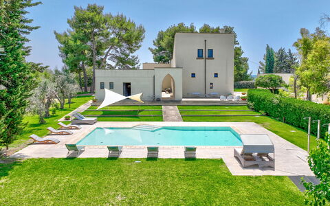 Masseria Ceratonia: Azul, Inmuebles, Césped, Jardín, Piscina, Paisajismo, Mansión, Yarda, Sombra, Villa