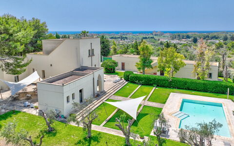 Masseria Ceratonia: Barrio Residencial, Casa, Diseño Urbano, Inmuebles, Jardín, Césped, Paisajismo, Suburbio, Yarda, Mansión
