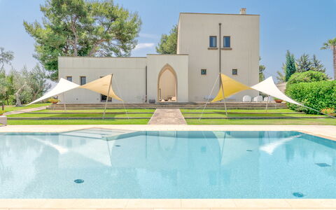 Masseria Ceratonia: Piscina, Sombra, Inmuebles, Paisajismo, Césped, Hacienda, Villa, Césped Artificial, Patio, Eco Hotel