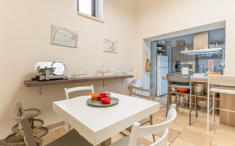 Masseria Ceratonia: Mueble, Diseño De Interiores, Piso, Suelo, Techo, Habitación, Silla, Encendiendo, Mesa, Cocina