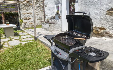 Borgonuovo Waterfall'S House: Parilla, Comida, Cocinando, Aparato De Cocina