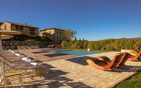 Le Torri, Borgo Campassini, Monteriggioni: Casa, Piscina, Mueble Para Exteriores, Recurso, Inmuebles, Villa, Casa De Campo, Sunlounger, Eco Hotel, Hacienda