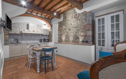 Le Torri, Borgo Campassini, Monteriggioni: Pared, Diseño De Interiores, Mueble, Piso, Techo, Suelo, Encendiendo, Cocina, Mostrador, Habitación