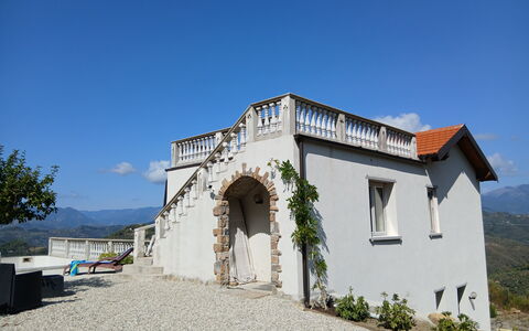 Villa dei Sogni: Pared, Arquitectura, Balcón, Inmuebles, Escalera, Villa, Hacienda