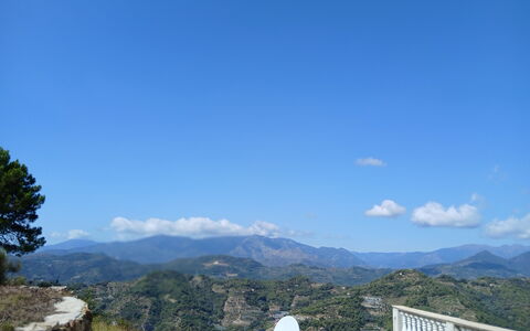 Villa dei Sogni: Accidentes Geográficos Montañosas, Tiempo De Día, Colina, Montaña, Tierras Altas, Paisaje, Hill Station, Terreno, Cordillera, Cresta