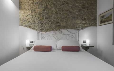 La Piazzetta, Borgo Campassini, Monteriggioni: Pared, Habitación, Diseño De Interiores, Cama, Lecho, Sábana, Techo, Suelo, Linos, Habitación