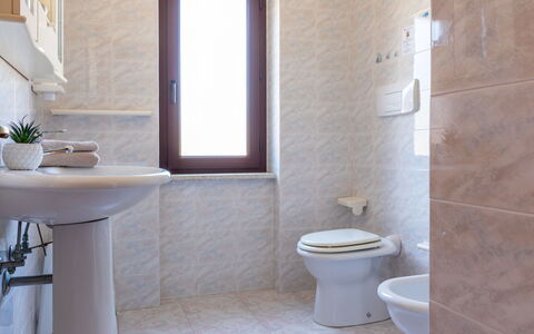 Remo: Piso, Arreglo De Tubería, Suelo, Baño, Asiento Del Baño, Baño, Diseño De Interiores, Lavabo, Grifo, Plomería