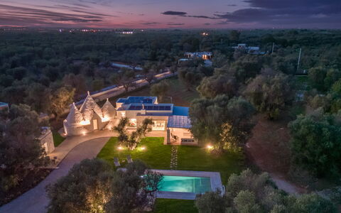 Trullo Brenda: Inmuebles, Jardín, Césped, Paisajismo, Mansión, Parque, Villa, Casa De Campo