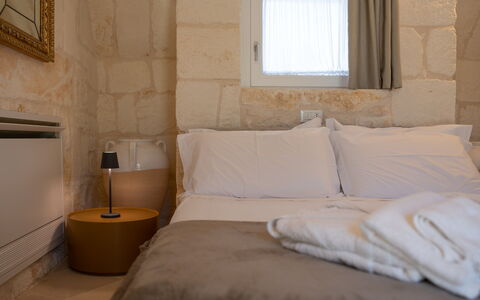 Trullo Brenda: Diseño De Interiores, Habitación, Sábana, Lecho, Cama, Techo, Marco De La Cama, Linos, Almohada, Arrojar La Almohada