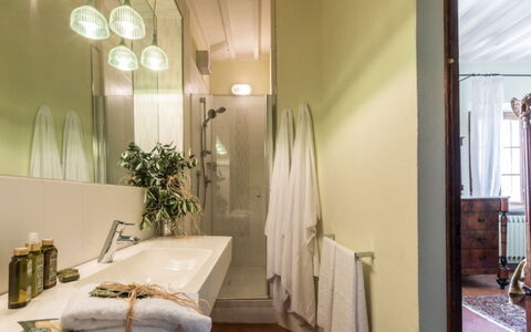 Villa Cerreta: Pared, Diseño De Interiores, Piso, Suelo, Techo, Encendiendo, Casa, Lámpara, Habitación, Baño