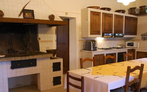 Villa del Lago: Mueble, Piso, Diseño De Interiores, Madera, Suelo, Cocina, Techo, Habitación, Cocina Y Comedor Mesa, Silla