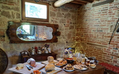 Podere della Bruciata: Mueble, Diseño De Interiores, Mesa, Silla, Habitación, Ladrillo, Marco, Comida, Restaurante, Planta De Casa