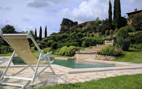 Podere della Bruciata: Mueble Para Exteriores, Mueble, Jardín, Losa, Paisajismo, Sunlounger, Patio Interior, Sombra, Silla, Yarda