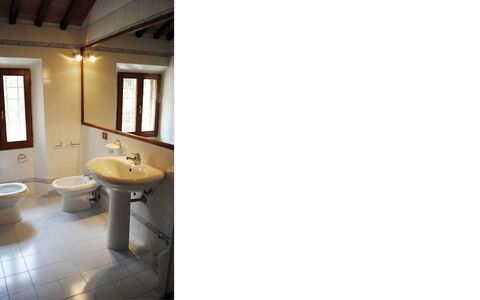 Il Tinaio: Arreglo De Tubería, Piso, Asiento Del Baño, Baño, Lavabo, Suelo, Diseño De Interiores, Lavabo Del Baño, Baño, Grifo
