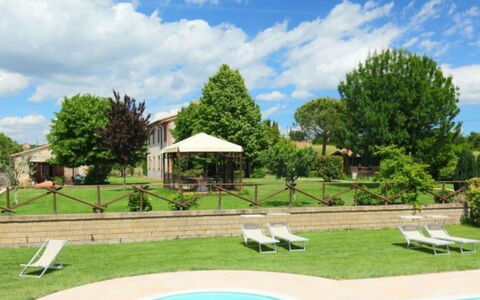Podere dei Limoni: Árbol, Piscina, Recurso, Mueble Para Exteriores, Inmuebles, Eco Hotel, Jardín, Sombra, Césped