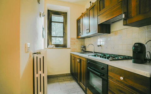 Podere dei Limoni: Cocina, Mostrador, Diseño De Interiores, Techo, Electrodoméstico, Gabinetes, Aparato De Cocina, Habitación, Fregadero, Estufa De Cocina