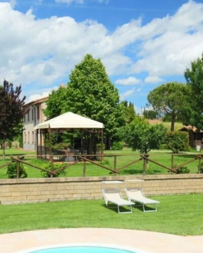Podere dei Limoni: Árbol, Piscina, Recurso, Mueble Para Exteriores, Inmuebles, Eco Hotel, Jardín, Sombra, Césped