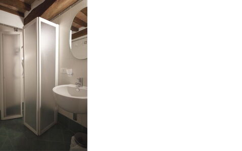 Santo Stefano: Pared, Diseño De Interiores, Piso, Suelo, Baño, Techo, Plomería, Baño, Arreglo De Tubería, Vaso