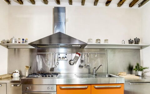 Mulino della Frateria: Cocina, Aparato De Cocina, Mostrador, Electrodoméstico, Estufa De Cocina, Electrodoméstico, Diseño De Interiores, Estufa, Piso