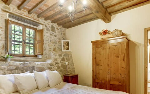 Mulino della Frateria: Mueble, Madera, Diseño De Interiores, Techo, Piso, Cama, Habitación, Suelo, Habitación, Lecho